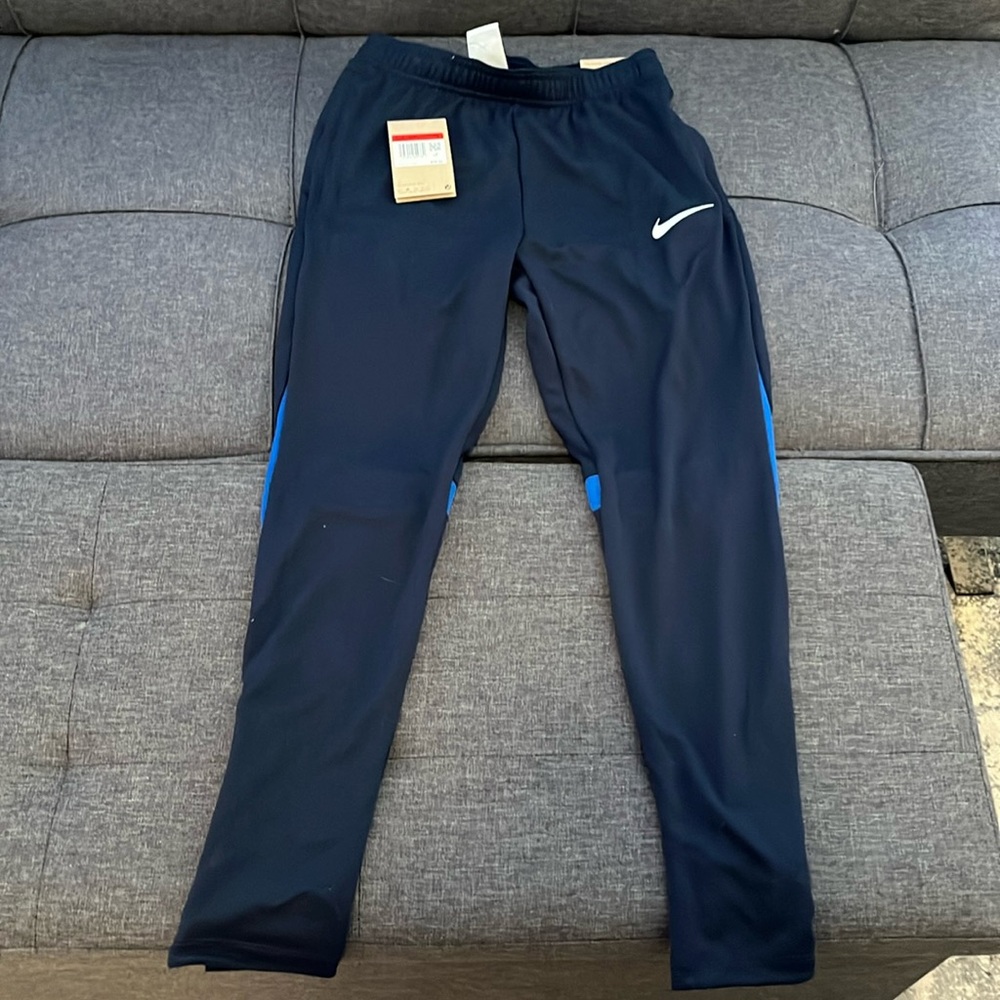 Nike Youth Unisex Large athletic jogger track pants NWT